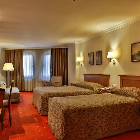 Central Hotel 4*